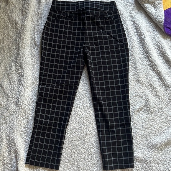 Maurices Capris, Size M- block print, black - Picture 5 of 5